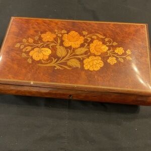 Vintage Musical Jewelry Box